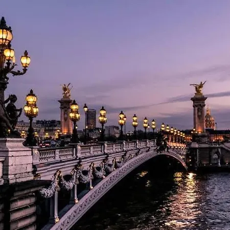 Canal Saint Martin Bail Mobile